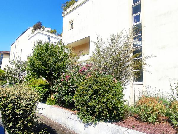 A VENDRE - LA ROCHELLE - Appartement 2 pièces - Terrasse - Parking - Cave