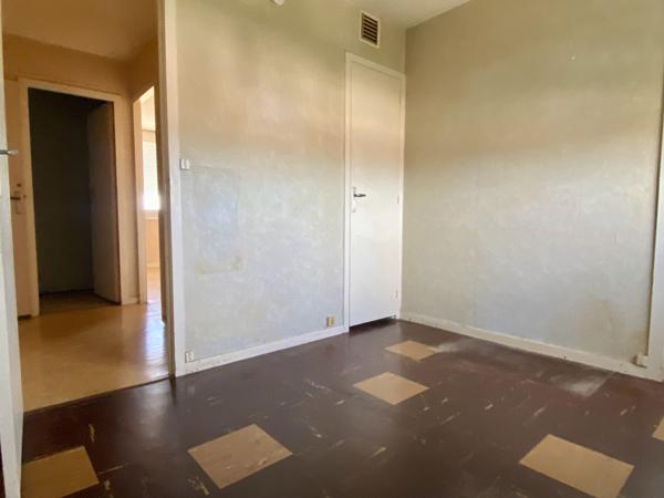 PROCHE COMMERCES ET COMMODITES – A 10 MN A PIEDS DU CENTRE VILLE