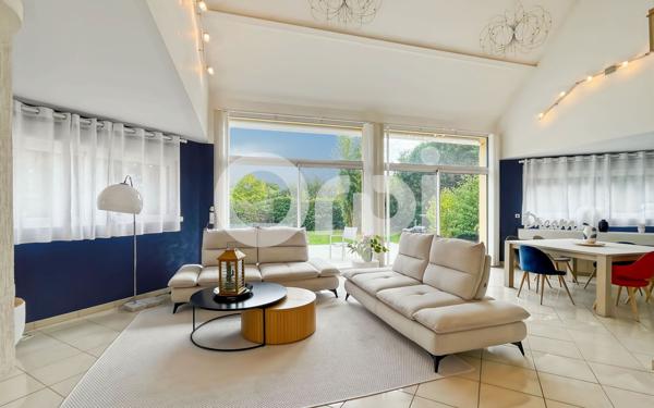 Maison à vendre    9 pièces • 260,10 m2 Saint-Sébastien-de-Morsent