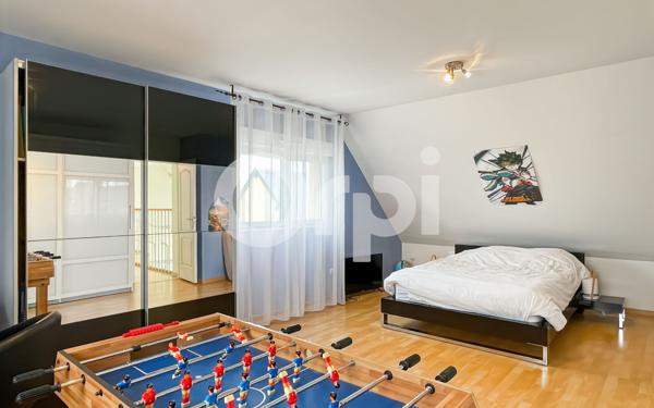 Maison à vendre    9 pièces • 260,10 m2 Saint-Sébastien-de-Morsent