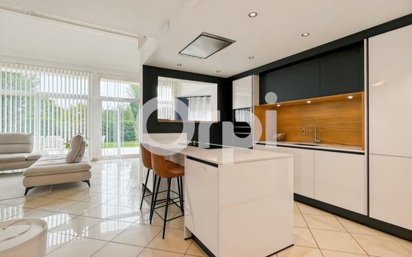 Maison à vendre    9 pièces • 260,10 m2 Saint-Sébastien-de-Morsent