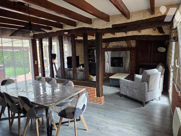 A 5kms d'Héricourt en Caux sur  terrain d'~1000m², maison mitoyenne d'1 côté d'~156m², 5 chambres.