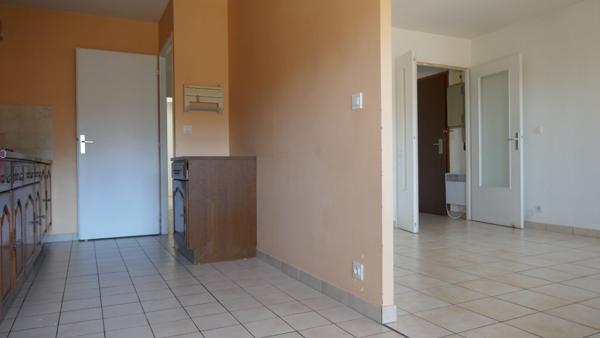 FAVERGES. APPARTEMENT 3 PIECES AVEC CAVE AU CENTRE VILLE