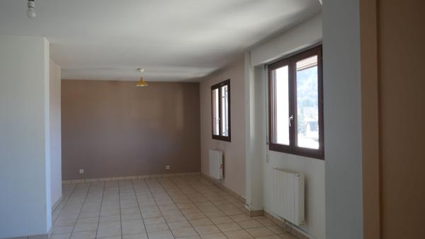 FAVERGES. APPARTEMENT 3 PIECES AVEC CAVE AU CENTRE VILLE