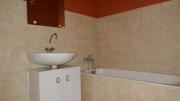 FAVERGES. APPARTEMENT 3 PIECES AVEC CAVE AU CENTRE VILLE