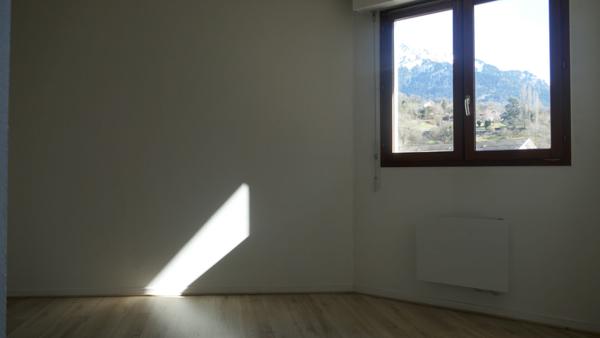 FAVERGES. APPARTEMENT 3 PIECES AVEC CAVE AU CENTRE VILLE