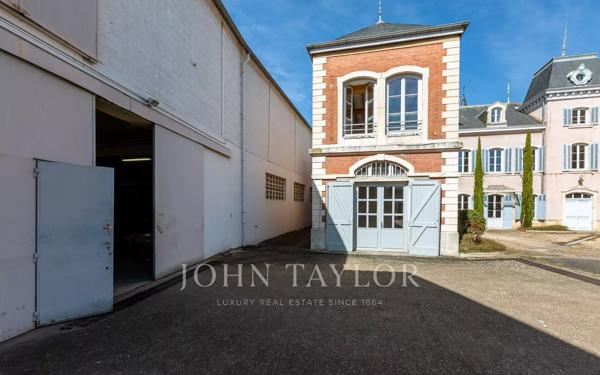 Château à réhabiliter avec double destination
