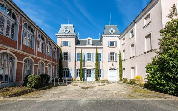 Château à réhabiliter avec double destination