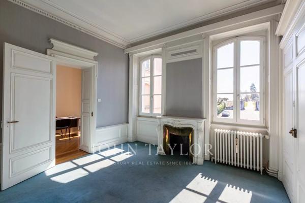 Château à réhabiliter avec double destination