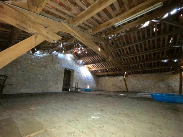 Propriété de caractère avec dépendances et fort potentiel