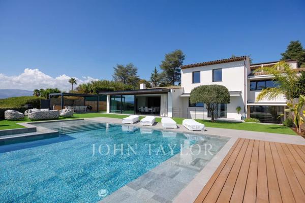 Imposante villa neuve au sein du Domaine des Hauts de Vaugrenier