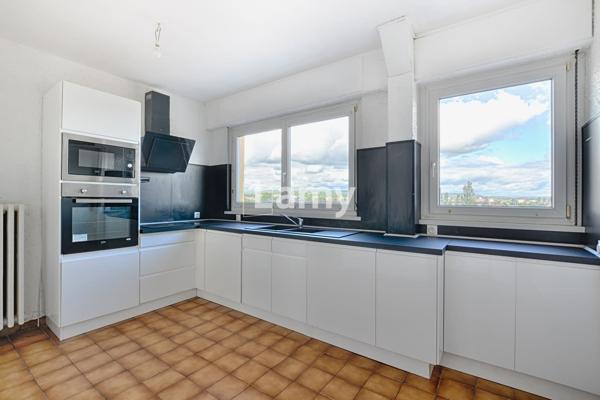 Appartement t5 balcon garage et cave