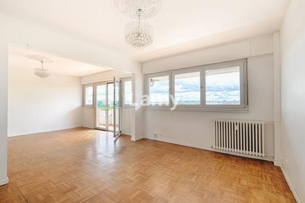 Appartement t5 balcon garage et cave