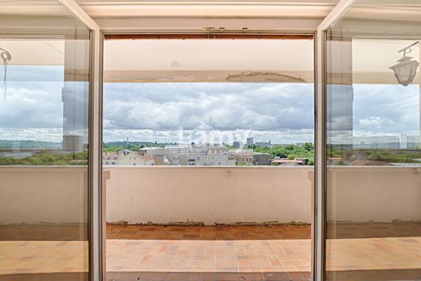Appartement t5 balcon garage et cave