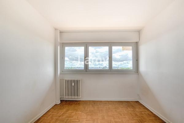 Appartement t5 balcon garage et cave