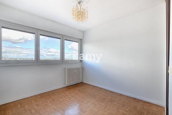 Appartement t5 balcon garage et cave