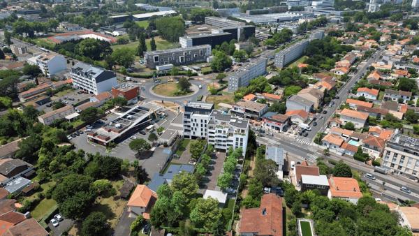 T3 DERNIER ETAGE DOUBLE TERRASSE ET PARKINGS