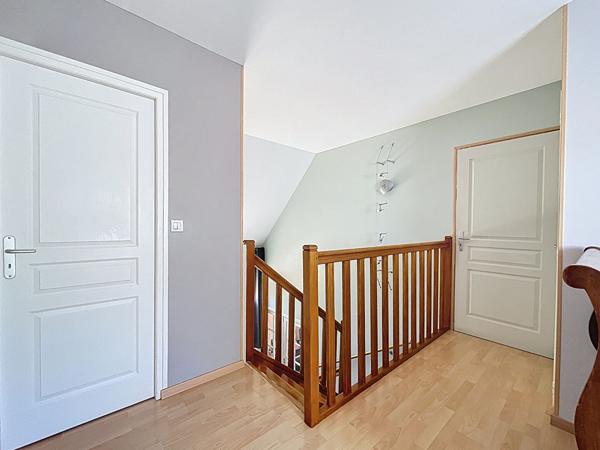 À VENDRE - Secteur Ménardière à St Cyr sur Loire - Maison familiale de 7 pièces sur un terrain de 1045m², PISCINE & SPA