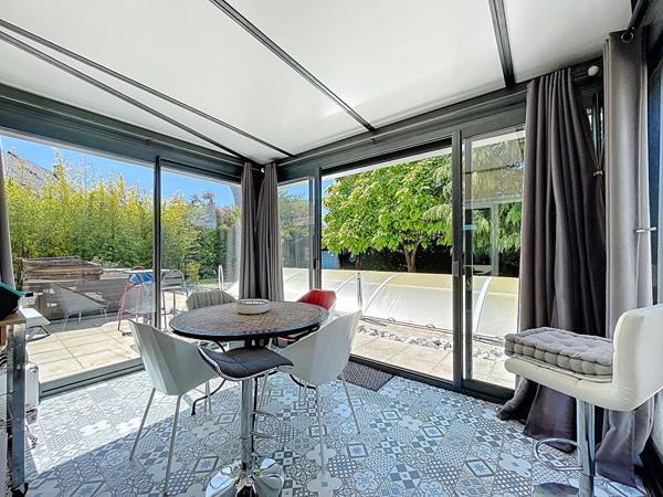 À VENDRE - Secteur Ménardière à St Cyr sur Loire - Maison familiale de 7 pièces sur un terrain de 1045m², PISCINE & SPA