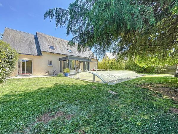 À VENDRE - Secteur Ménardière à St Cyr sur Loire - Maison familiale de 7 pièces sur un terrain de 1045m², PISCINE & SPA
