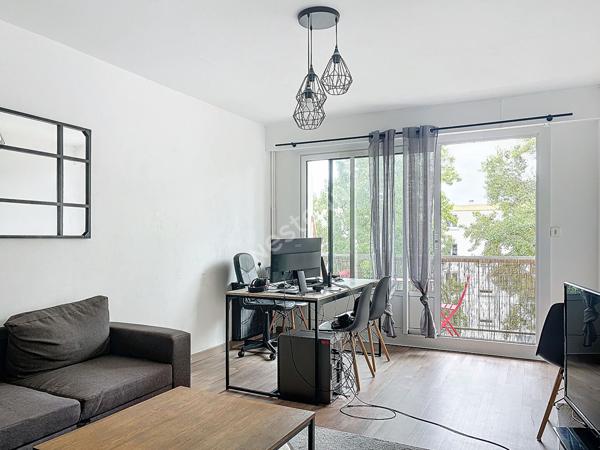 Appartement à vendre 2 pièces à Rezé - Secteur 8 Mai avec place de parking et cave