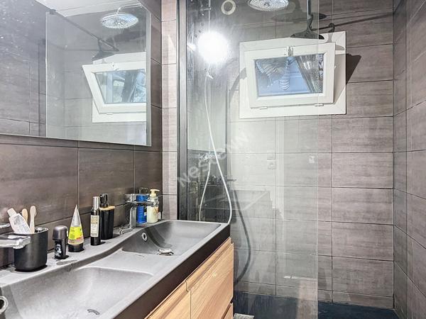 Appartement à vendre 2 pièces à Rezé - Secteur 8 Mai avec place de parking et cave