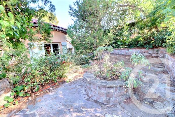 Maison à vendre  4 pièces - 123 m 2   ST RAPHAEL  - 83