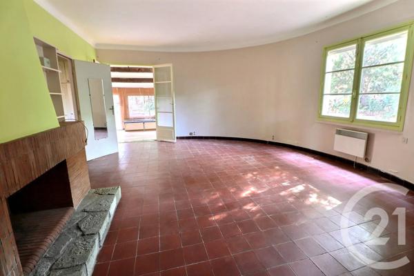 Maison à vendre  4 pièces - 123 m 2   ST RAPHAEL  - 83