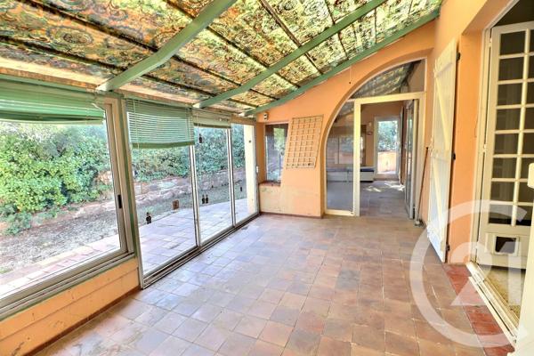 Maison à vendre  4 pièces - 123 m 2   ST RAPHAEL  - 83