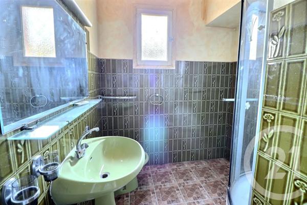 Maison à vendre  4 pièces - 123 m 2   ST RAPHAEL  - 83