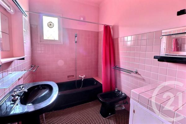 Maison à vendre  4 pièces - 123 m 2   ST RAPHAEL  - 83