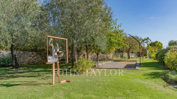 PROPRIETE CONTEMPORAINE AU PANORAMA UNIQUE