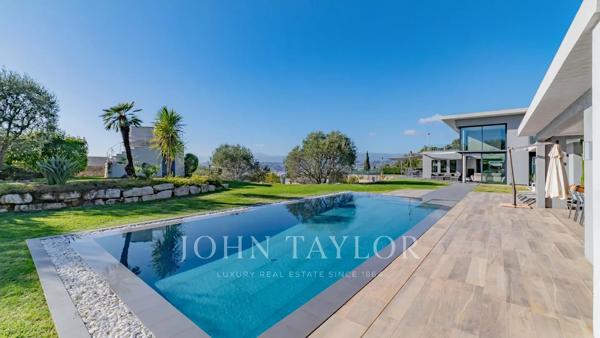 PROPRIETE CONTEMPORAINE AU PANORAMA UNIQUE
