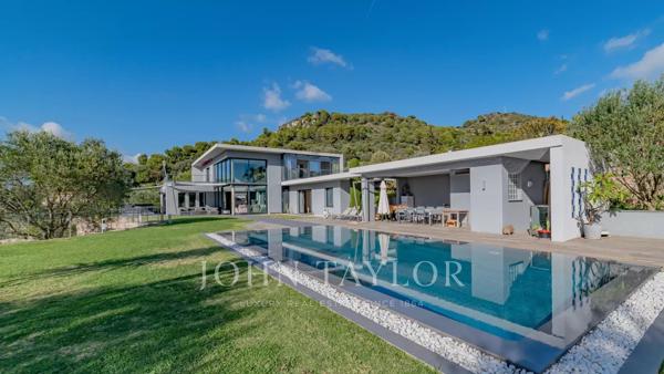 PROPRIETE CONTEMPORAINE AU PANORAMA UNIQUE