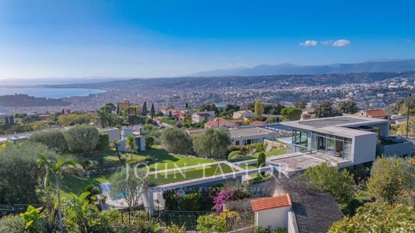 PROPRIETE CONTEMPORAINE AU PANORAMA UNIQUE