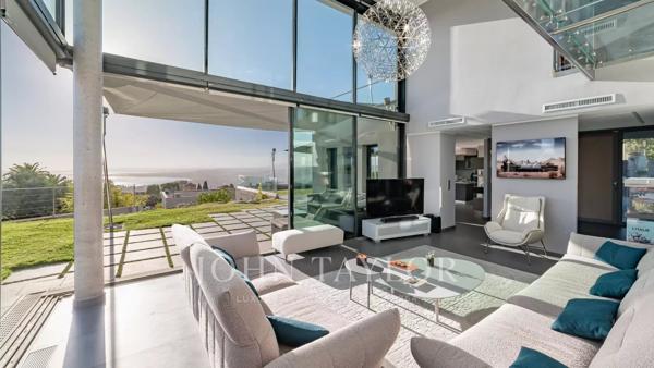 PROPRIETE CONTEMPORAINE AU PANORAMA UNIQUE