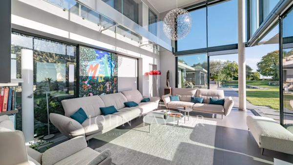 PROPRIETE CONTEMPORAINE AU PANORAMA UNIQUE