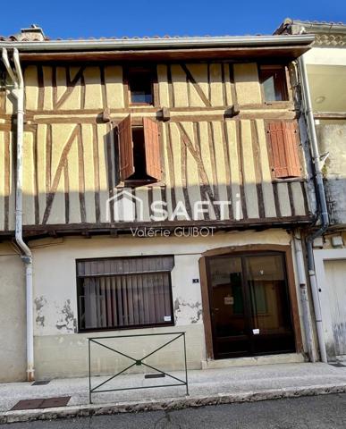 Maison à colombages à rénover au coeur du village