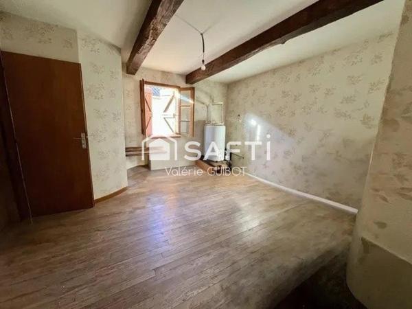 Maison à colombages à rénover au coeur du village