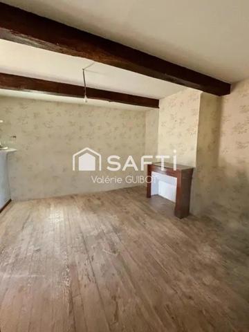 Maison à colombages à rénover au coeur du village