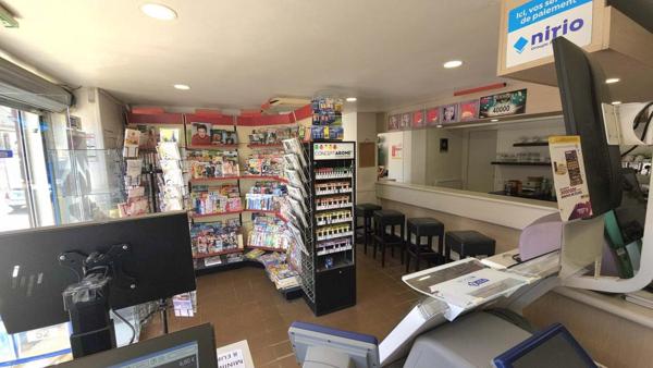 LA FERTE VIDAME -  Bar, Tabac, Presse, PMU, Loto, Presse, Jeux, Colis, appartement  4 chambres