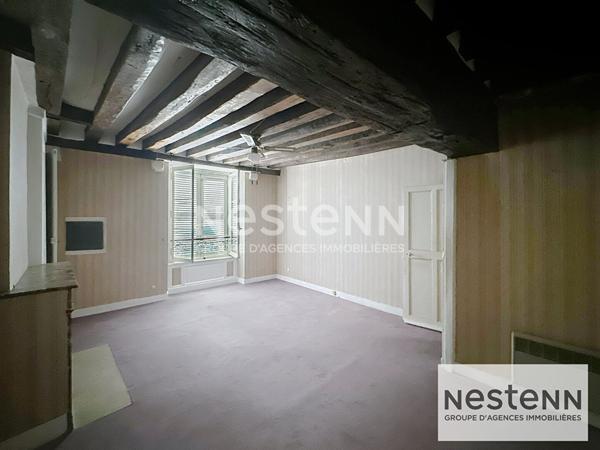 À saisir ! Superbe appartement 4 pièces de 97 m² au coeur de Blois, lumineux et rénové, avec cuisine ouverte et 2 chambres. À deux pas des commerces, écoles et transports.