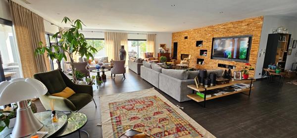 Maison à vendre 6 pièces SOLARO (20) Maison de 410m² avec piscine chauffée 12x6 Terrain de 2783m²