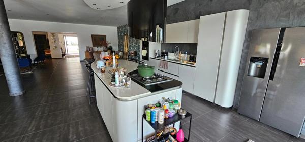 Maison à vendre 6 pièces SOLARO (20) Maison de 410m² avec piscine chauffée 12x6 Terrain de 2783m²