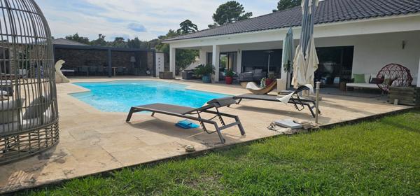 Maison à vendre 6 pièces SOLARO (20) Maison de 410m² avec piscine chauffée 12x6 Terrain de 2783m²