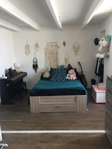 maison de village dans un cadre verdoyant