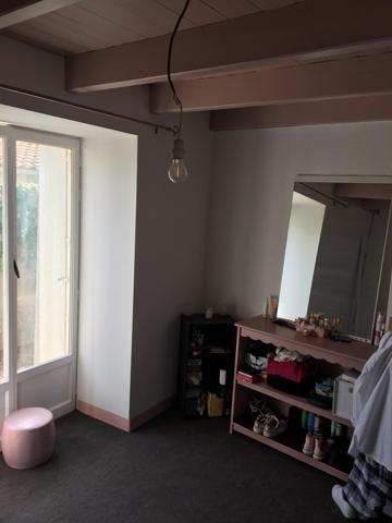 maison de village dans un cadre verdoyant