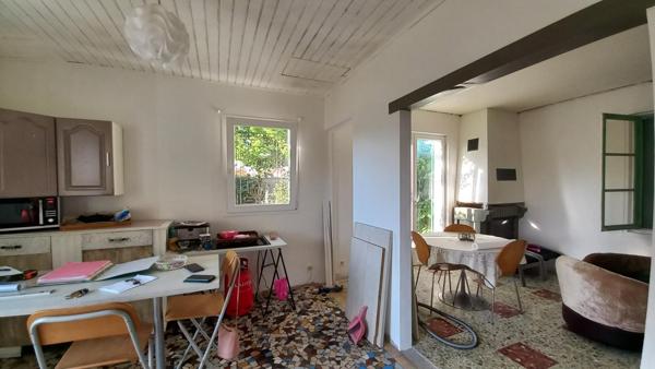 maison de village dans un cadre verdoyant