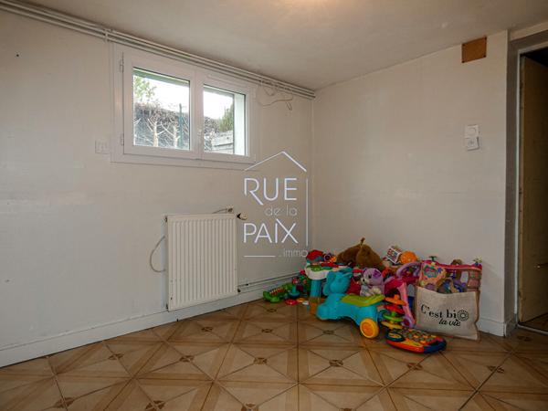 86450 PLEUMARTIN Maison sur sous-sol à Pleumartin Fonctionnelle et lumineuse !