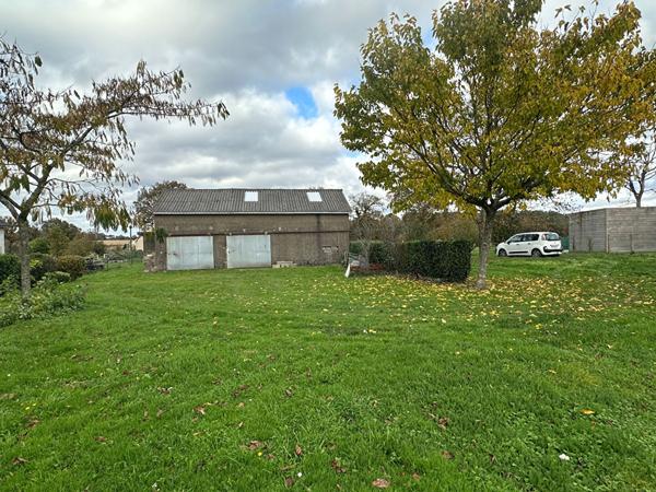Garage sur terrain constructible, 1400 m² !